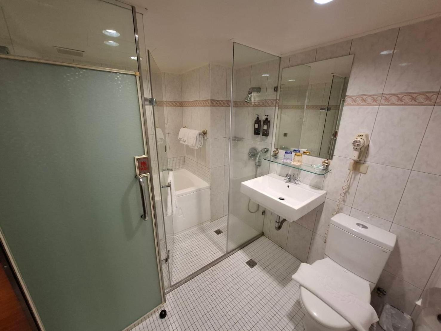 Happiness Hotel Taipei Exterior photo