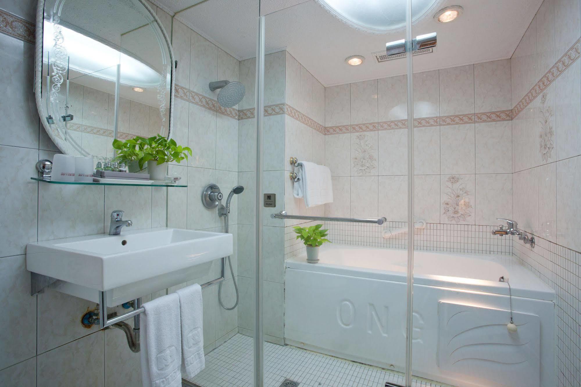Happiness Hotel Taipei Exterior photo